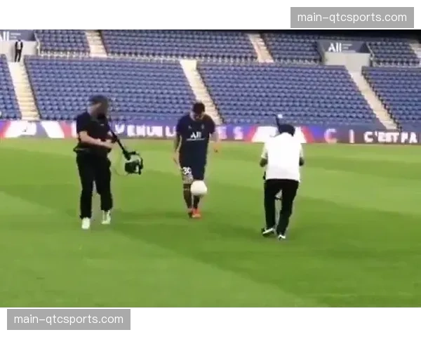 为提升观赛体验，下赛季起部分法甲球场将试行“安全站席”区